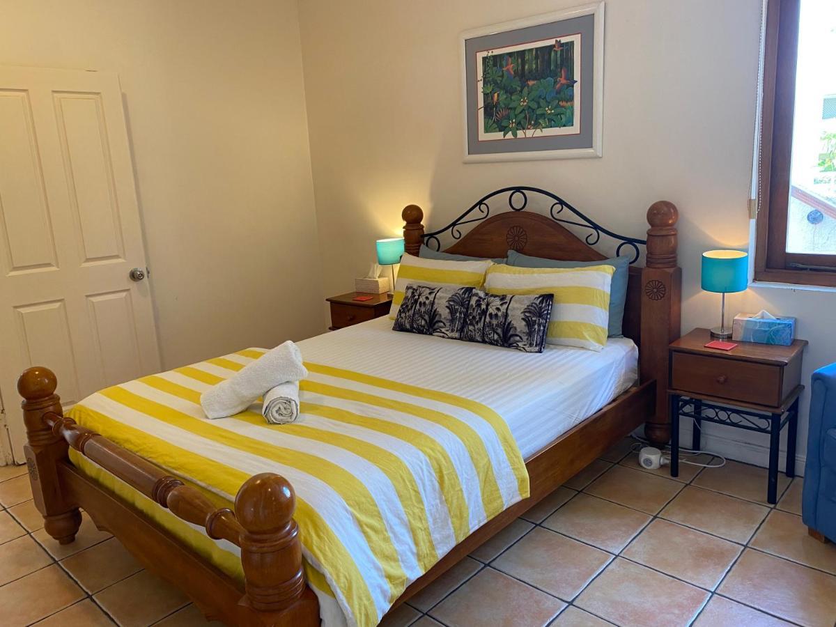 Tropical One Bedroom At The Mediterranean Apartment